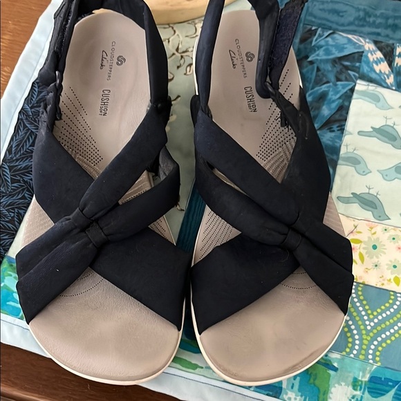 Clarks Navy Criss-Cross Sandals Size 7.5 - Picture 1 of 6